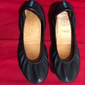 TIEKS size 8 NAVY Barely worn.